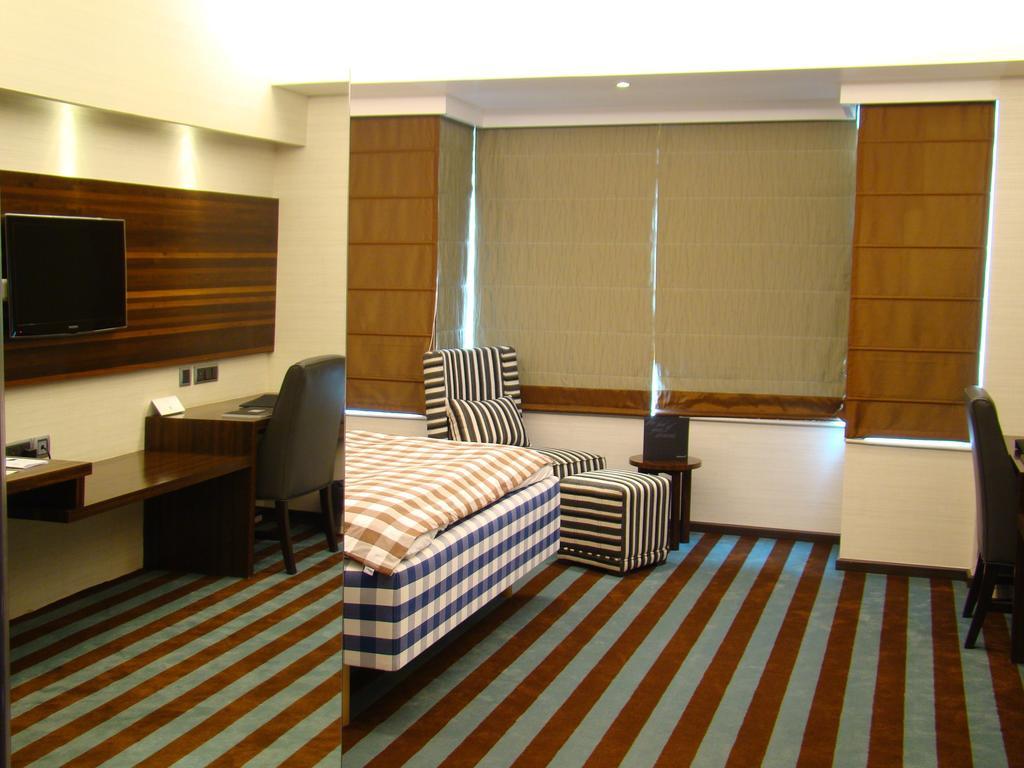 The Madison Hotel New Delhi Exterior foto