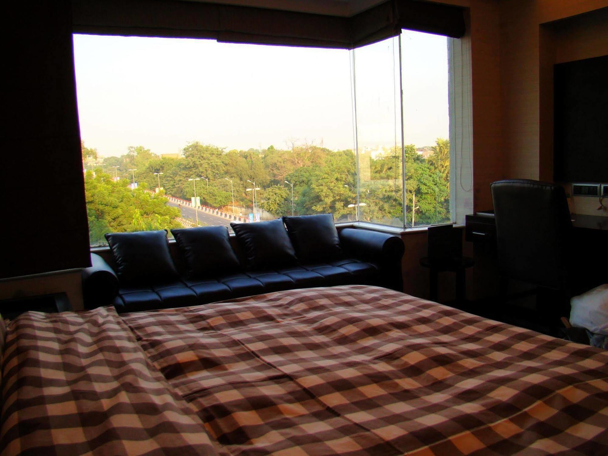 The Madison Hotel New Delhi Exterior foto